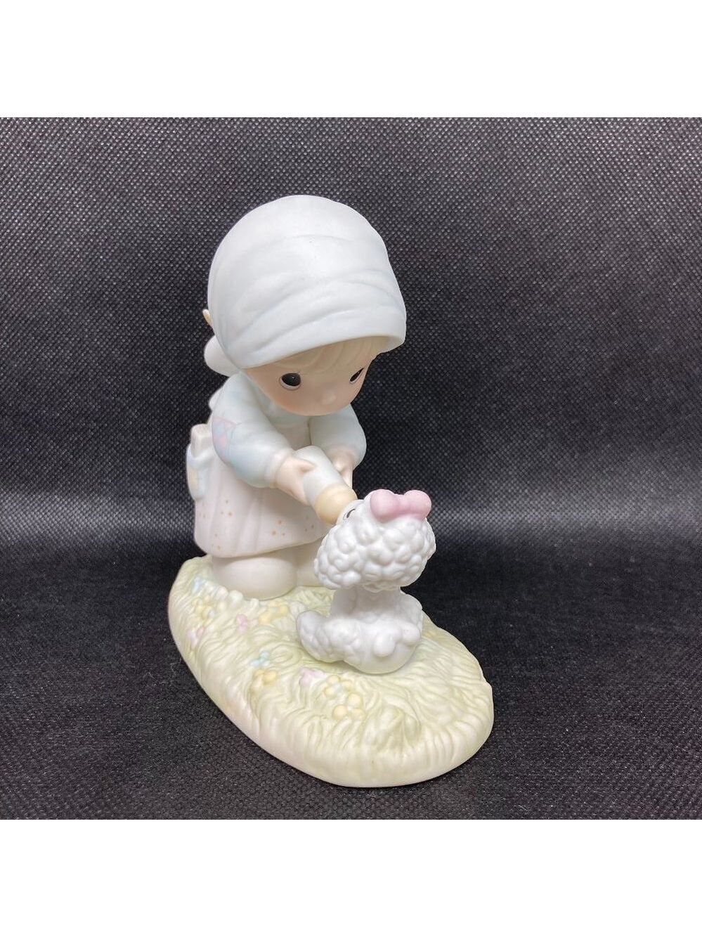 Precious Moments “Feed my sheep” 1987 Member’s only figurine